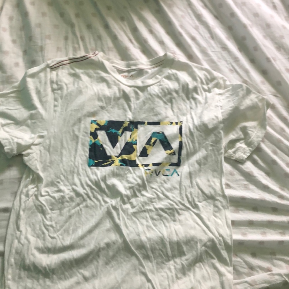 White rvca shirt